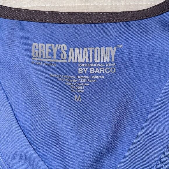 Grey’s Anatomy M V Neck Scrub Top in Ceil Blue - Picture 9 of 11